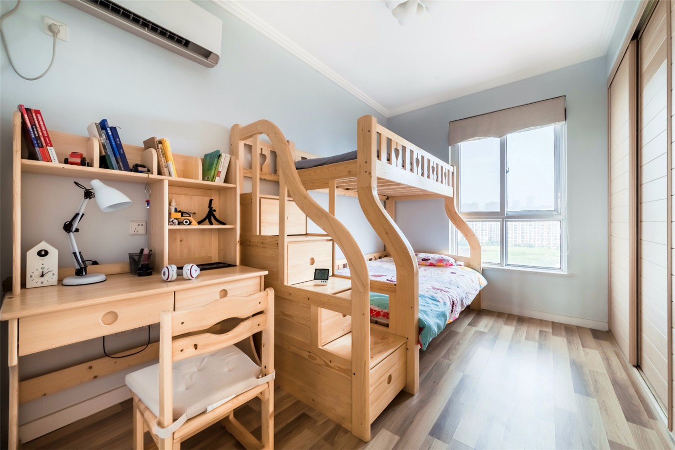 天朗藍(lán)湖樹120平米現(xiàn)代簡(jiǎn)約